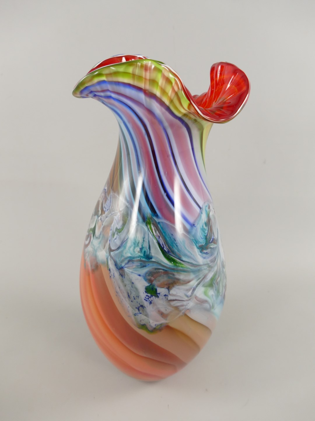 Bunte Glasvase Murano Farbige Blumenvase mit Wellenrand