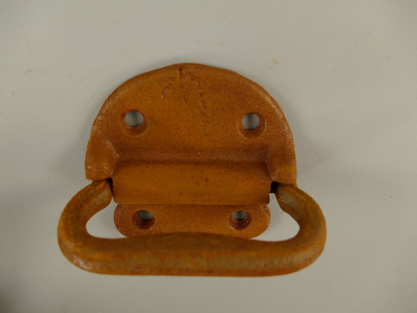 Antiker Truhengriff aus rostigem Eisen  Vintage Charme 3