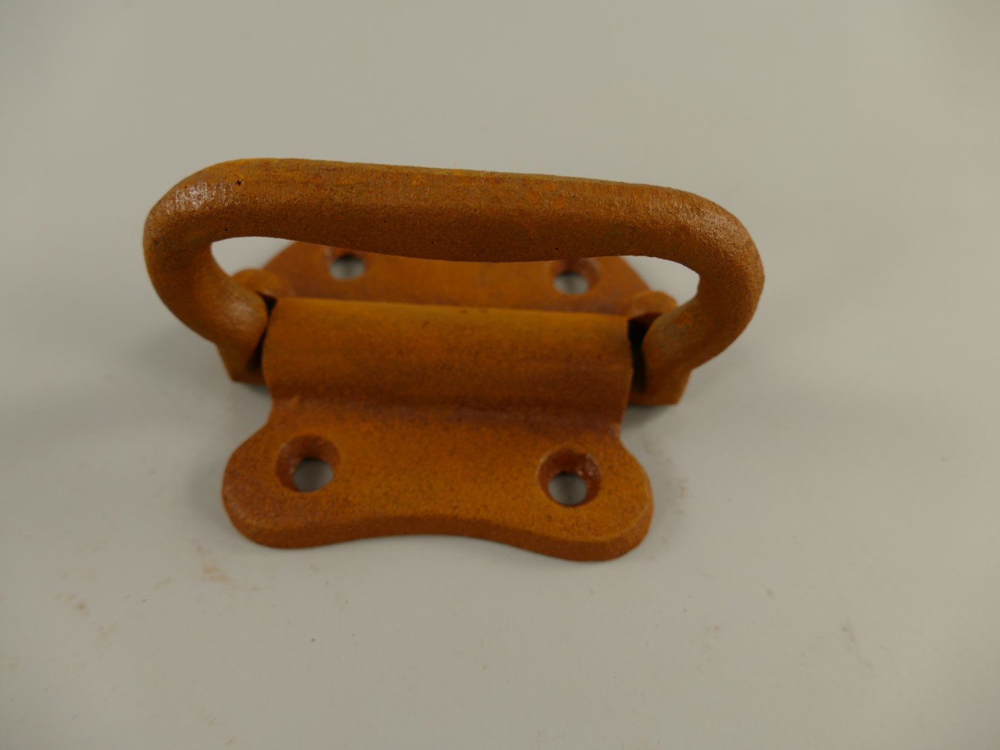 Antiker Truhengriff aus rostigem Eisen  Vintage Charme 4
