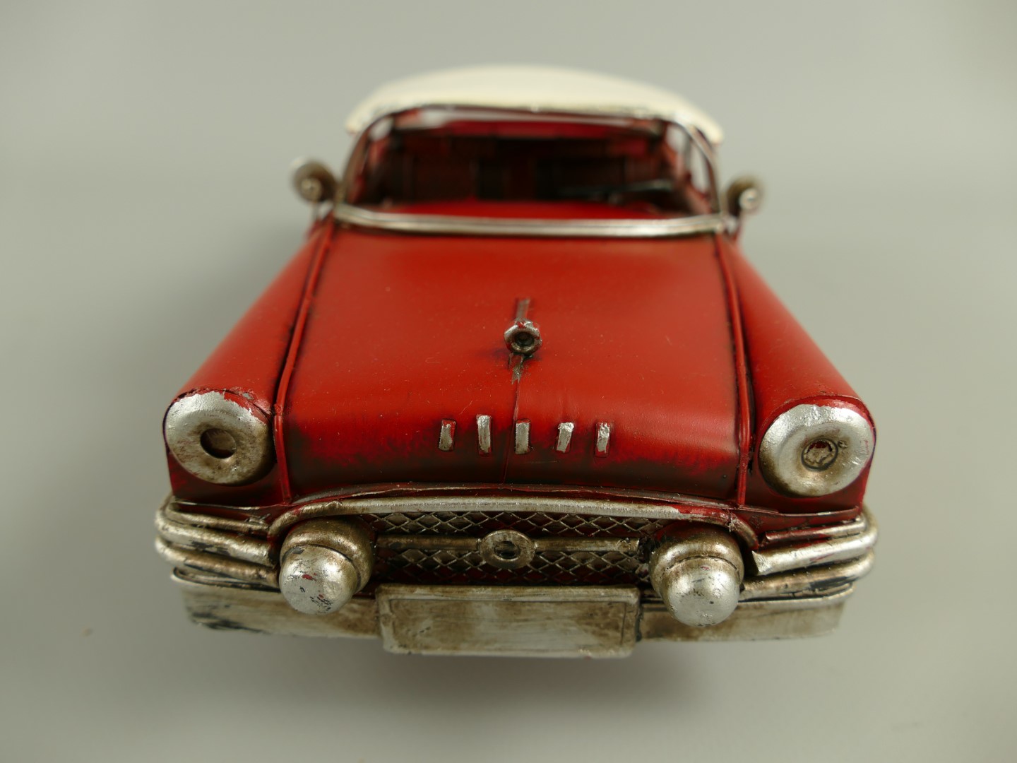 Antikes Blechauto Retro RotWeiß im 1950er Design 5