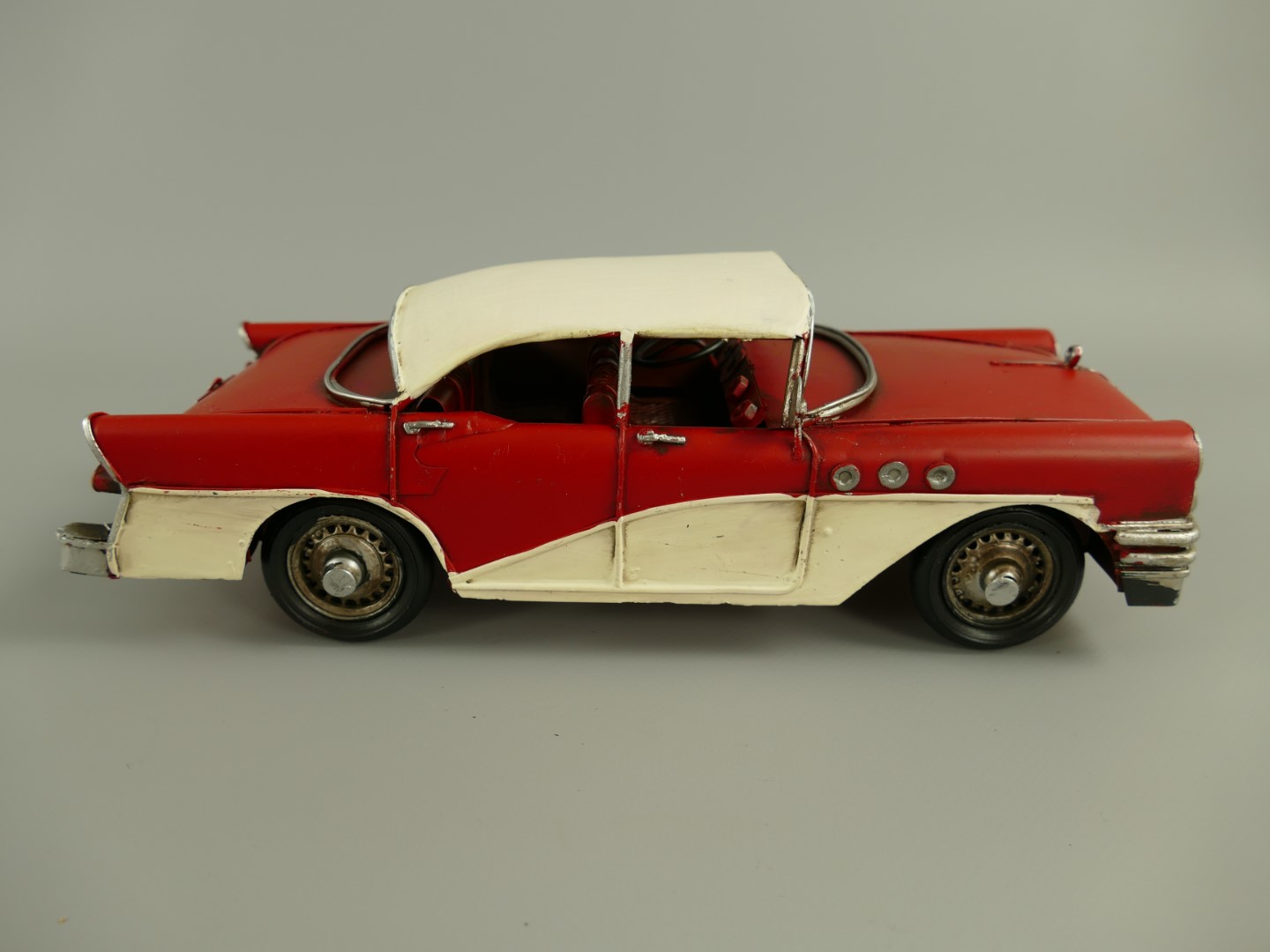 Antikes Blechauto Retro RotWeiß im 1950er Design 6