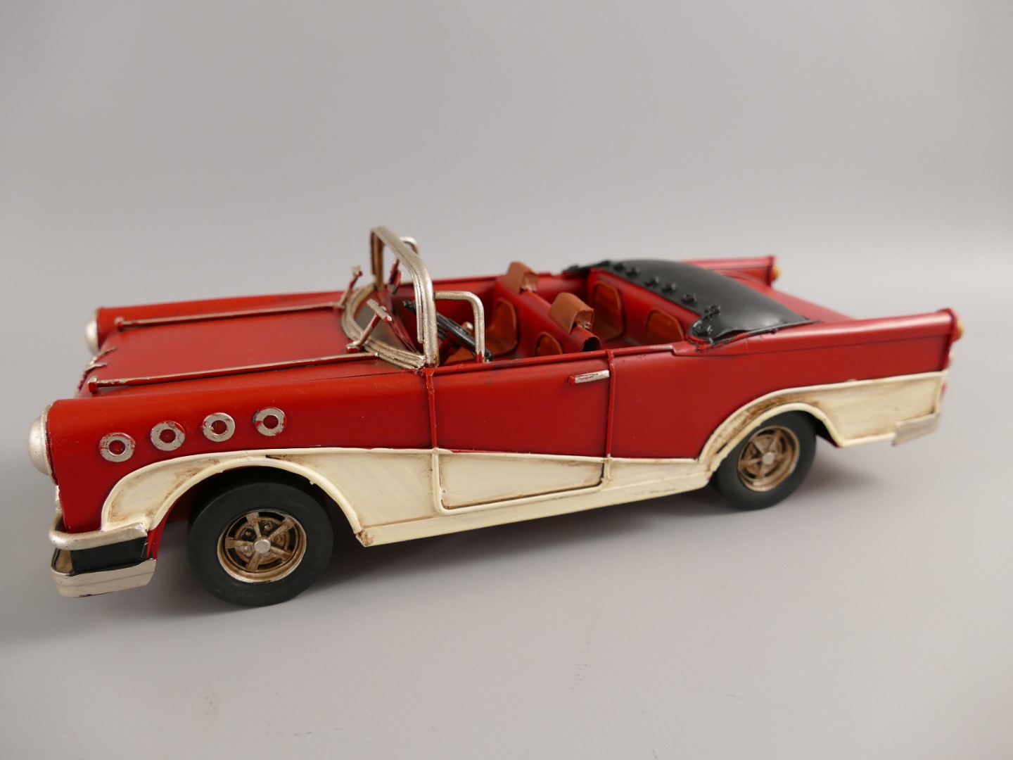 Antikes Blechauto Klassisches rotes Cabriolet Modellauto aus Eisen 2