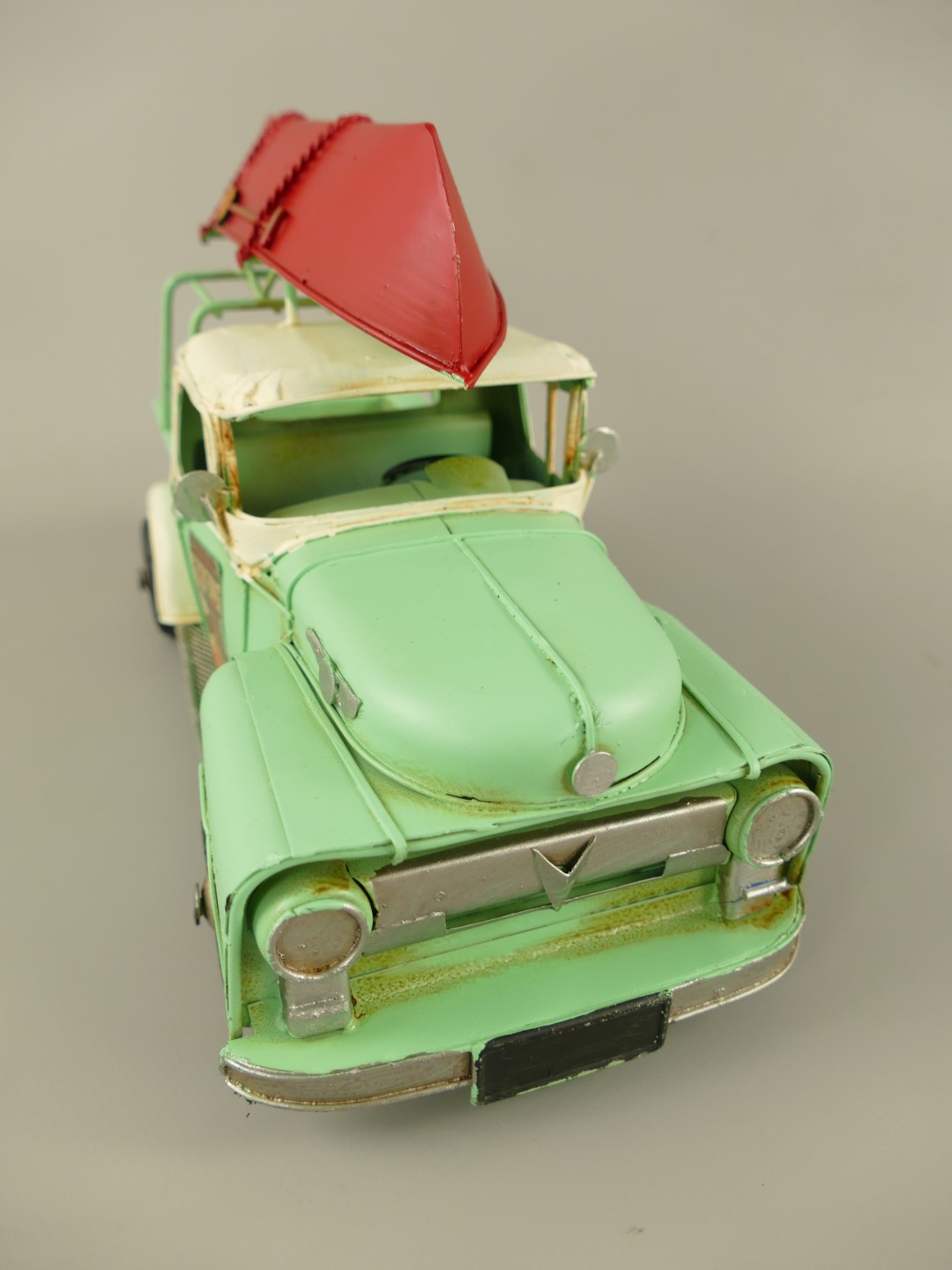 Nostalgischer Blechauto Antik Grüner PickupTruck mit Kanu 4