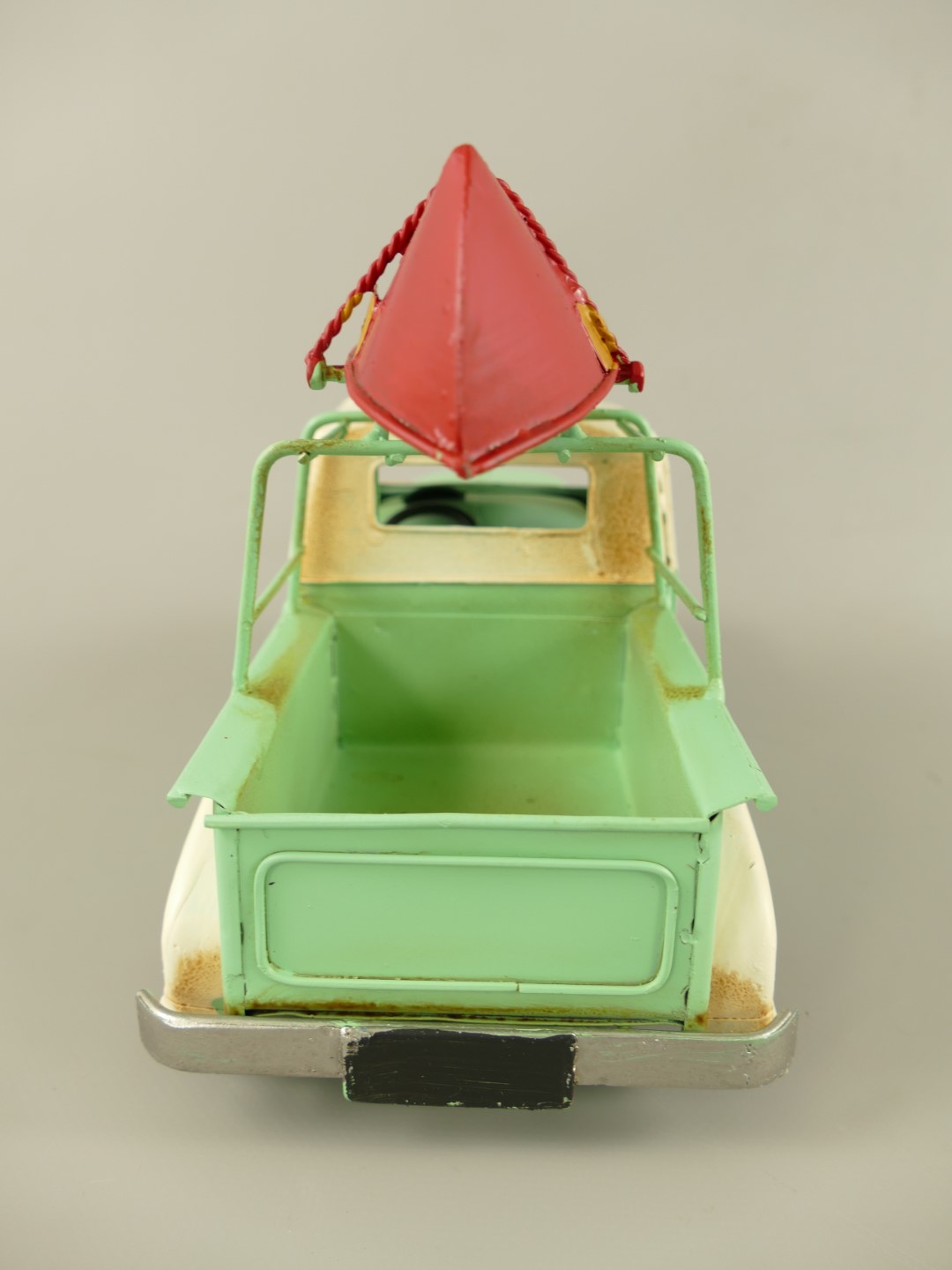 Nostalgischer Blechauto Antik Grüner PickupTruck mit Kanu 6