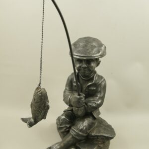 Metall Kinderskulptur mit Angelrute Charmante Statue fürs Zuhause