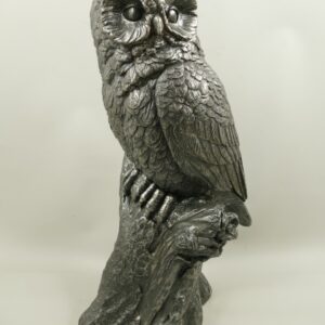 Detaillierte EulenSkulptur aus Kunststein und Metall