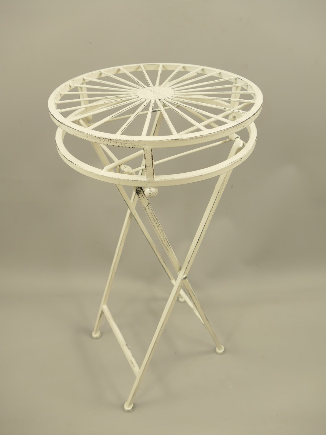 Rustikaler MetallBeistelltisch Weißer Runder Blumentisch im ShabbyChicStil 2