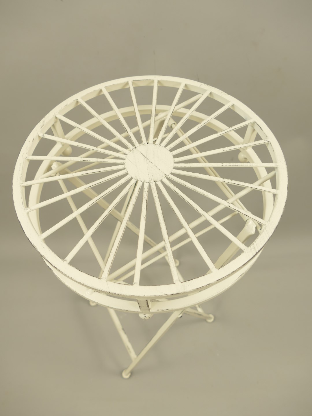 Rustikaler MetallBeistelltisch Weißer Runder Blumentisch im ShabbyChicStil 5