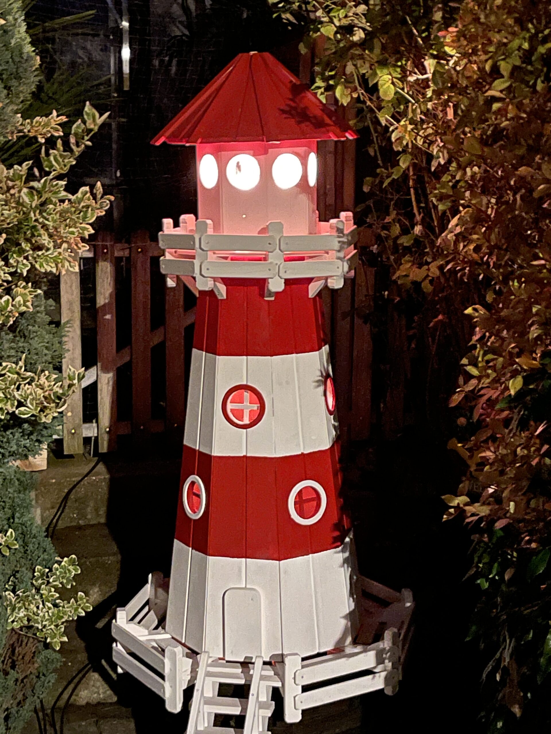 Deko Leuchtturm aus Holz in Rot/Weiss 180 cm gross 2